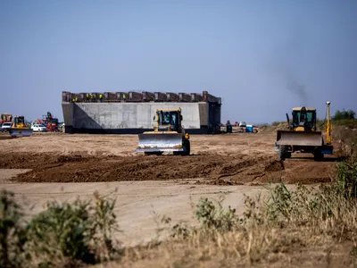 Autostrada 7, care costă 1.100.000.000 €, trece prin ferma unui om. Se judecă cu statul - Foto: INQUAM PHOTOS / Ovidiu Micsik - imagine cu caracter ilustrativ