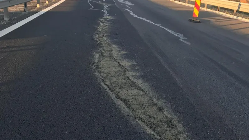 Autostrada „demolată”: inaugurată de Ponta în 2014, în timpul campaniei la prezidențiale, închisă și refăcută în scurt timp Foto: Mediafax