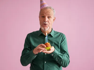 Cum să-ți sărbătorești ziua de naștere singur. Poți avea momente de bucurie și fără companie - Foto: Freepik (Imagine cu rol ilustrativ)