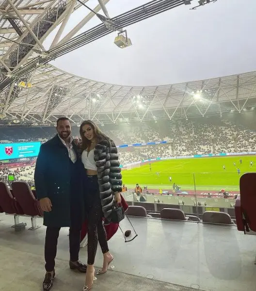 Alex Bodi și Daria Radionova au început Crăciunul tandru, lângă brad, și l-au terminat pe stadion. / Foto: cancan.ro