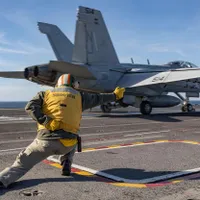 Bombardamente ale SUA în Yemen. Rachetele anti-navă ale Houthi ce amenințau navele civile, distruse - Foto: Profimedia images