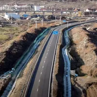 Breteaua de autostradă care trece printr-o groapă de gunoi/FOTO: Youtube (captură)