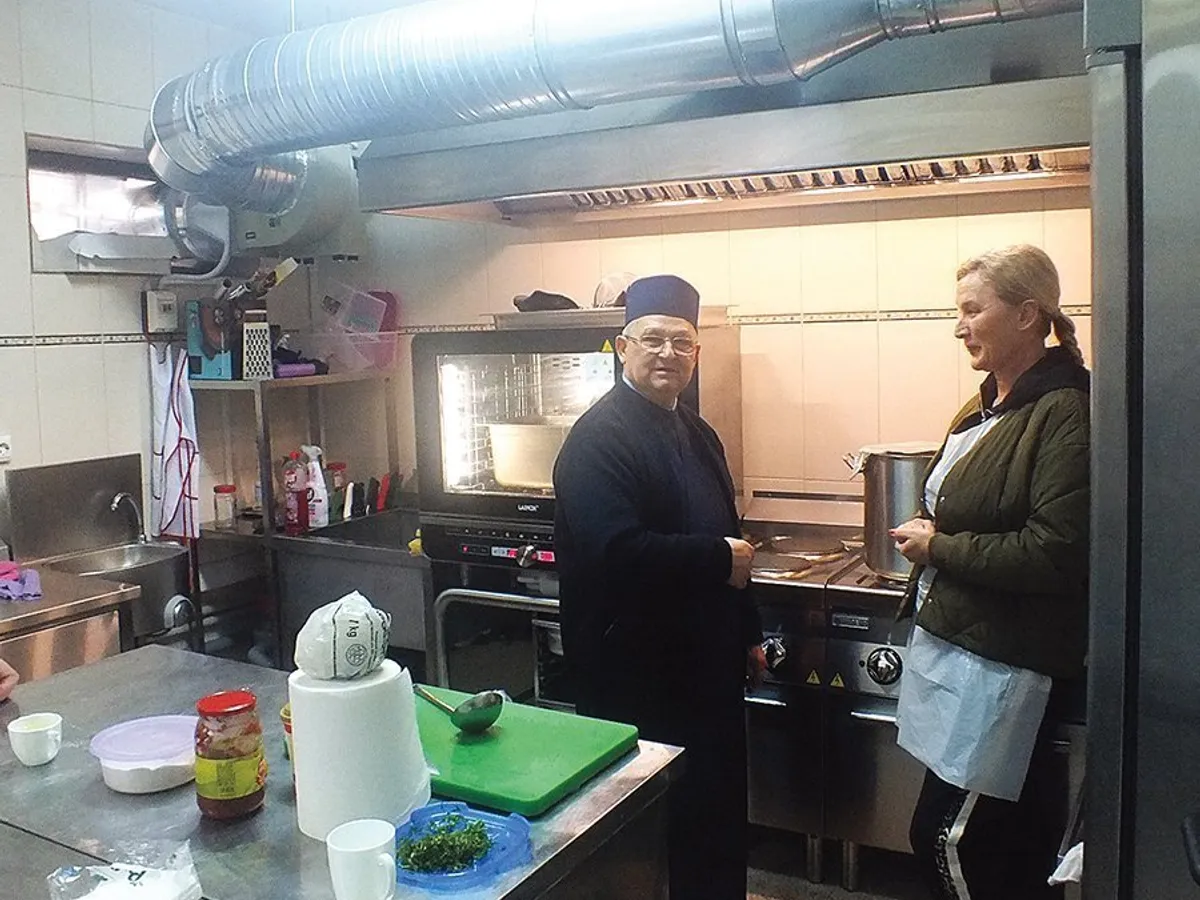 Cantina socială a Bisericii Costeasca deservește zilnic 30-40 de oameni aflați în dificultate