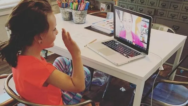 PSD vrea Netflix educațional deși stăm de 10 ani fără biblioteca virtuală și cu școli cu WC în curte / Cool Mom tech