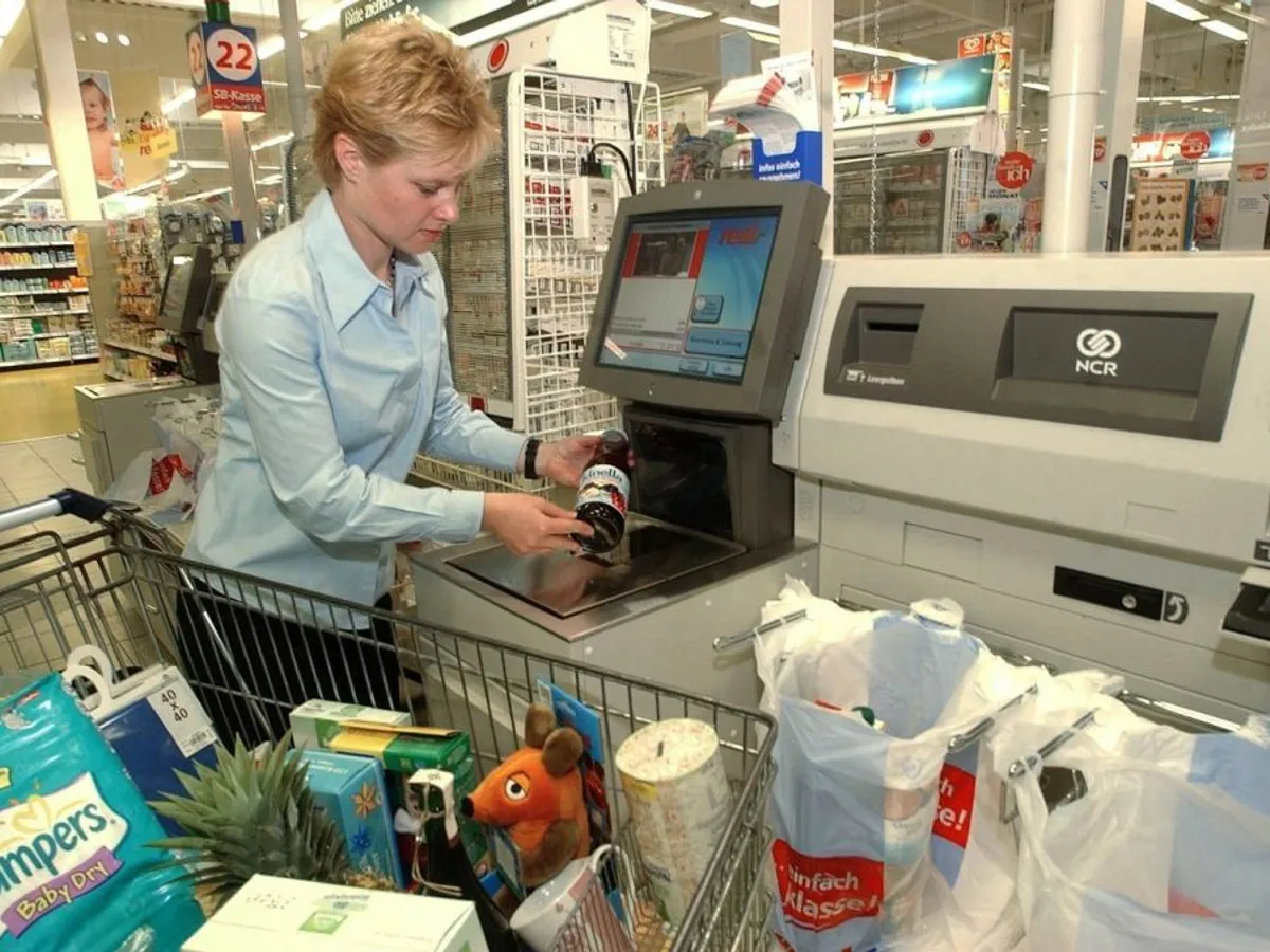 Casa de marcat self pay poate fi păcălită. Ingeniozitatea românului se dovedeşte mai puternică - Foto: Profimedia Images (imagine cu caracter ilustrativ)