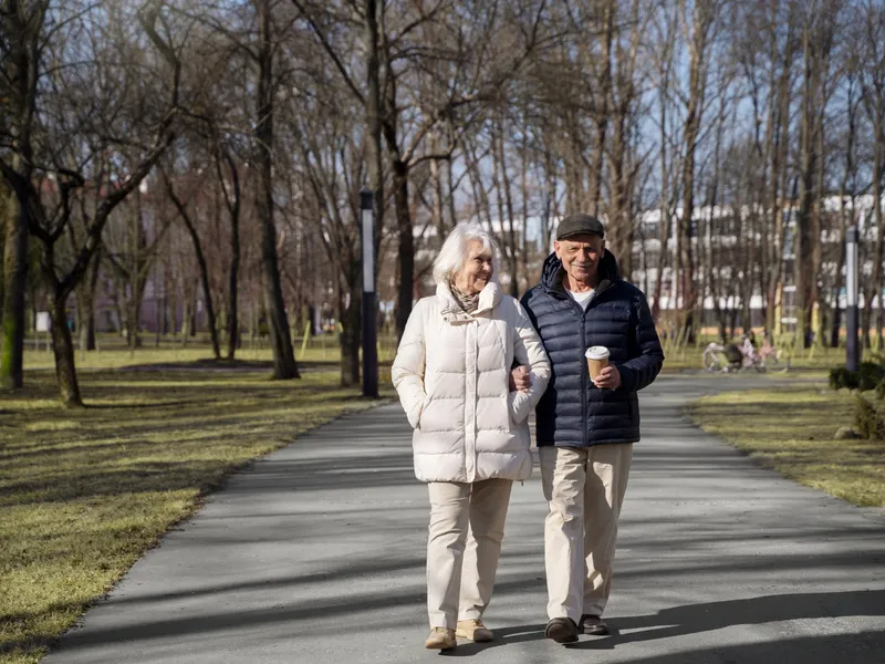 Care pensionari beneficiază la pensie de bilet de tratament gratuit? Legea stabilește regulile Foto: Freepik (fotografie cu caracter ilustrativ)