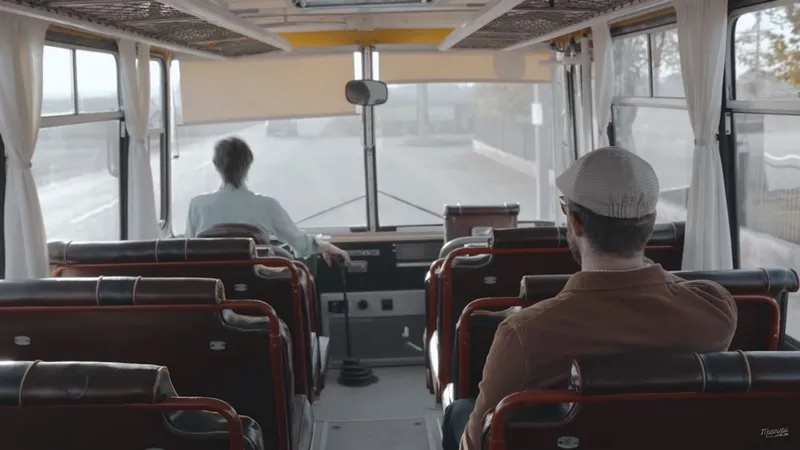 Povestea „Ratei”, a autobuzului Roman Diesel 111 care a transportat România zeci de ani - Foto: captură video