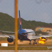Avion rusesc cu 300 de pasageri în flăcări după decolare. Unul dintre motoare a a luat foc - FOTO: Profimedia