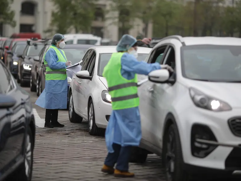 Centrul de vaccinare drive-through din București. Sursă imagine: Inquam Photos / Octav Ganea