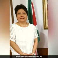 Ambasadoarea Filipinelor în Brazilia, demisă după ce şi-a bătut luni de zile una dintre menajere/FOTO: philembassybrasilia.org