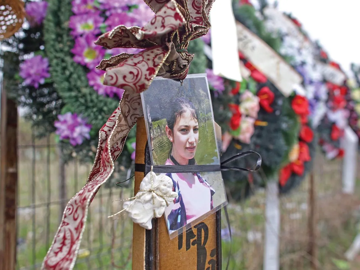 Melek e îngropată la marginea cimitirului din Piatra Neamț. Foto: Inquam Photos/Octav Ganea