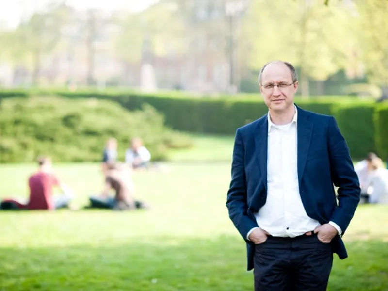 Jean-Michel De Waele, politolog în cadrul ULB (Université Libre de Bruxelles), afirmă că Europa are motive serioase de îngrijorare