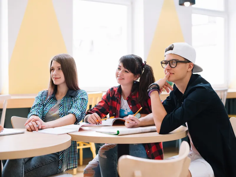 Program de guvernare. Normă didactică mărită pentru profesori. Ce se întâmplă cu bursele elevilor - Foto: Freepik (Imagine cu rol ilustrativ)