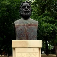 Bustul lui Adrian Păunescu, din Grădina Icoanei - Foto: Wikipedia/Mark Ahsmann/CC BY-SA 4.0