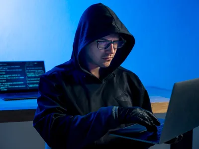 Hackeri chinezi folosesc AI Claude pentru atacuri cibernetice automate, experții analizează autonomia - Foto: Freepik (Imagine cu rol ilustrativ)