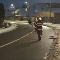 Un clujean de 28 de ani a intrat cu mașina într-o casă. S-a dezbrăcat și a dansat în stradă. / Foto: stirilekanald.ro