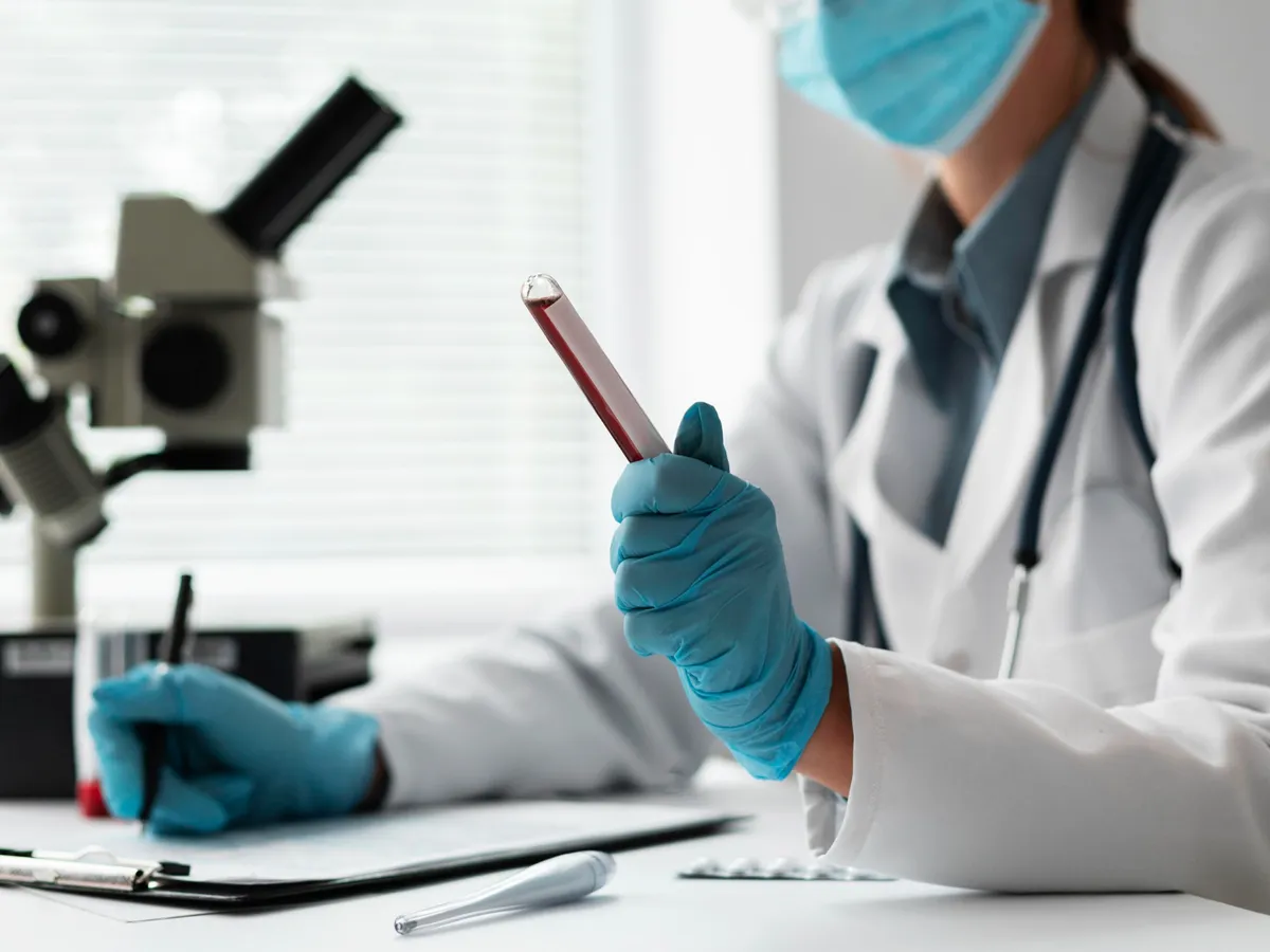 Cercetare: Femeile supraviețuiesc mai des cancerului, însă tratamentele le provoacă mai multe efecte adverse