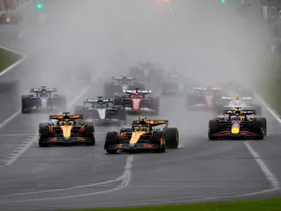 Spectacol pe ploaie, în prima cursă de Formula 1 din 2025. Hamilton, pe 10. Cine a câștigat - Foto: Profimedia Images