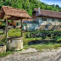 Amendă de până la 9.000 lei pentru românii care stau la casă și ies în fața porții. Ce NU au voie? - Foto: Profimedia Images / (imagine cu rol ilustrativ