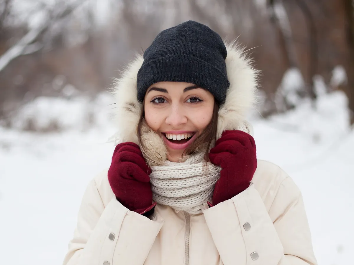 Cod galben de vânt și ninsori în mai multe județe. Informare de precipitații și răcire până luni dimineață