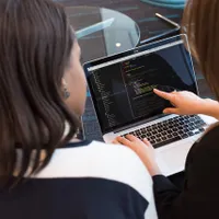 Femeile câștigă în medie cu 15% mai puțin decât bărbații/FOTO: unsplash.com
