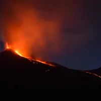 Vulcanul Merapi din Indonezia a erupt luni, acoperind satele din jur cu cenușă/FOTO: Unsplash