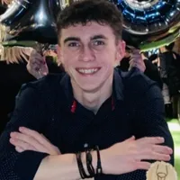 Un adolescent englez, Joseph Flavill, se trezeşte după zece luni din comă, fără să ştie despre pandemie/FOTO: Twitter