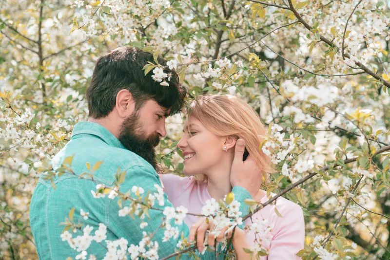 Cuplu primăvara - Foto: Freepik (Imagine cu rol ilustrativ)