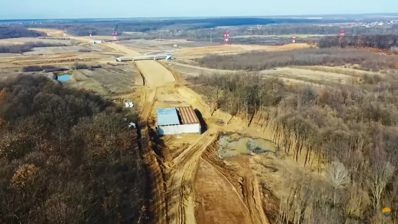 VIDEO Care este autostrada de 32 de km, lăsată în paragină de Umbrărescu. Niciun utilaj sau muncitor - Foto: Facebook/ Asociația Pro Infrastructură