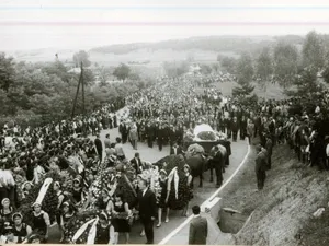 Ateul Ceaușescu și-a înmormântat părinții cu sobor de preoți