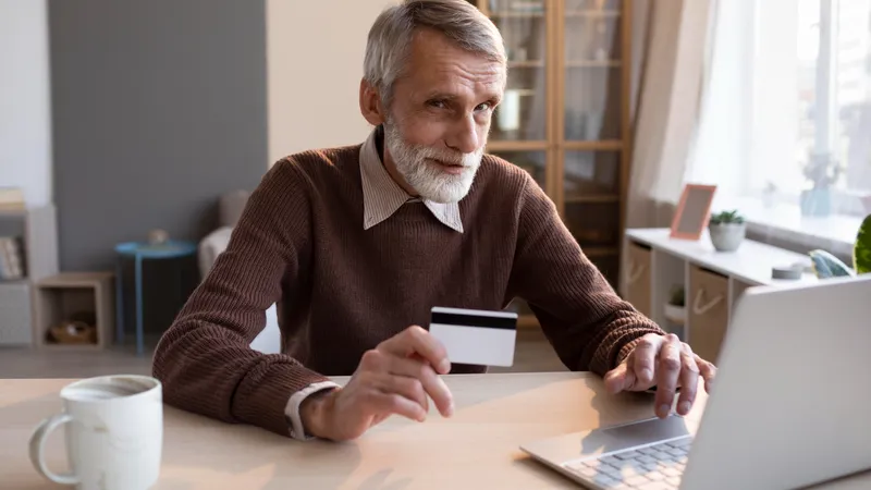 Începe distribuția pensie pe iunie. Ce se întâmplă după jaful de 10.000.000 lei? Când intră pe card? - Foto: Freepik