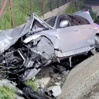 Un șofer de 67 de ani a „zburat” cu un BMW în șanț și l-a făcut praf. 3 răniți, în total - Foto: ISU Suceava