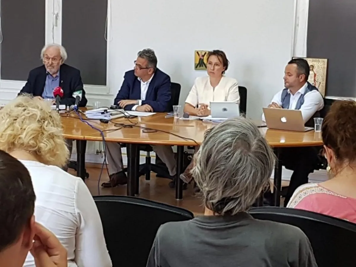 Conferința de presă a CpF. Avocata Ana Corina Săcrieru și președintele CpF, Mihai Gheorghiu, au acuzat că se încearcă o „reprimare ideologică”. Foto: Ziarul Lumina