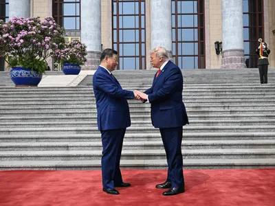 Detaliul de la strângerea de mână dintre Trump și Xi Jinping care i-a uimit pe experții în limbajul corpului