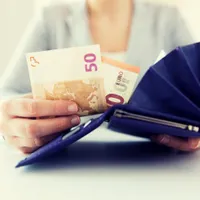 Femeie din Sibiu, înșelată de un „prinț nigerian”. Cum a rămas fără 500.000 de euro? - Foto: Profimedia Images/ Imagine cu caracter ilustrativ