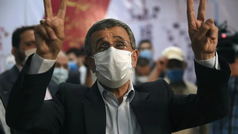 Ahmadinejad intră din nou în cursa prezidențialelor/Foto: AP