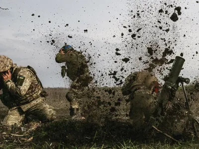 General ucrainean: "Situația la Bakhmut, complicată dar rușii nu reușesc să preia controlul" - Foto: Facebook/ Volodimir Zelenski