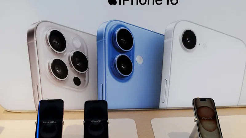 Prețuri halucinante la iPhone după taxele impuse de Trump. Va costa 16.000 lei un smartphone Apple - Foto: Profimedia images