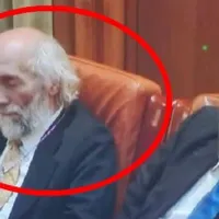 Senatorul AUR dormind în Parlament. Sursa: stirisuceava.net