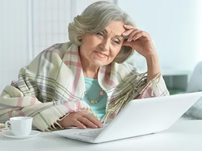 Pensionară la pensie - Foto: magnific