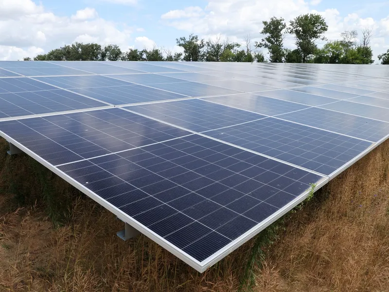 Energia de la centralele fotovoltaice poate crește prețul la consumatorii casnici. Unde se întâmplă? - Foto: Profimedia images