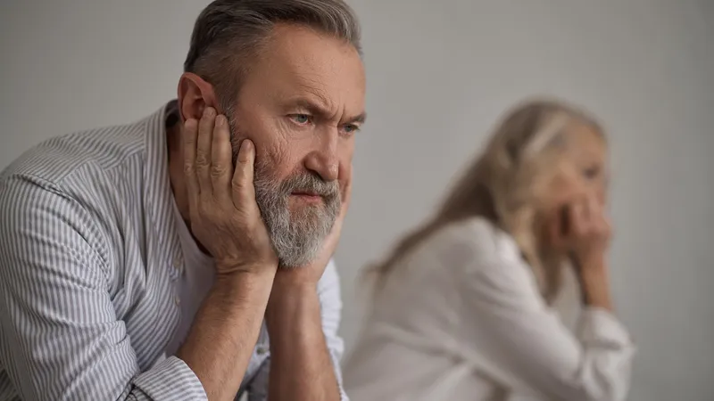 Poprire pe pensie minimă bursă socială și indemnizații? Cum recuperează executorii banii? Foto: Freepik (fotografie cu caracter ilustrativ)