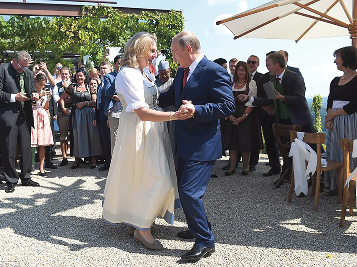 Austria e locul unde Vladimir Putin merge la nunta ministrului austriac de Externe, Karin Kneissl, pentru „dansul miresei“
