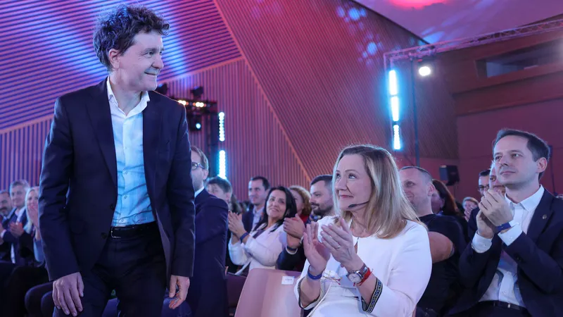 Elena Lasconi la prezentarea planului de ţară pentru candidatul la Preşedinţie al USR - Foto: INQUAM PHOTOS/Octav Ganea