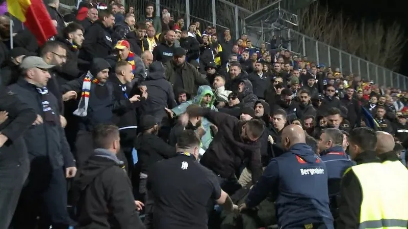 Zeci de fani ai tricolorilor s-au luat la bătaie în tribunele Estadi Nacional. - Foto: orangesport.ro