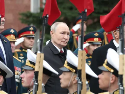 În discursul de Ziua Victoriei, Putin n-a uitat de NATO și de Ucraina. „Armata rusă avansează, în ciuda sprijinului acordat inamicului”