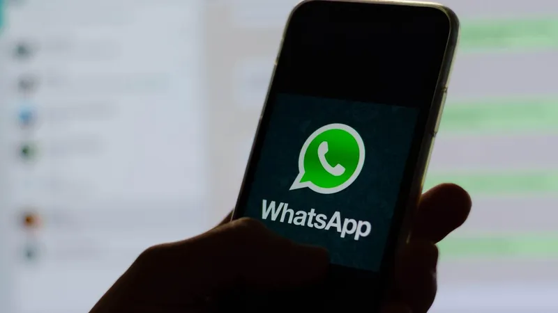 Atenție la mesajele frauduloase pe WhatsApp: Un sucevean s-a ales cu un credit de 40.000 de lei - Foto: Profimedia images