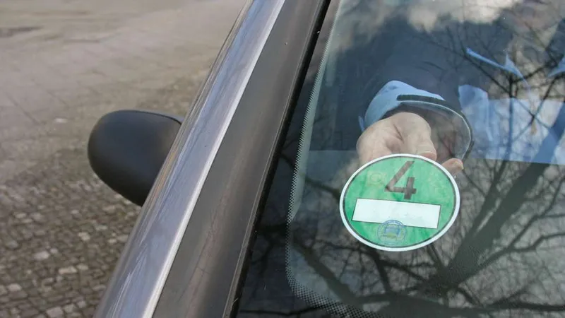 Autocolant pentru mașină - Foto: Echo24