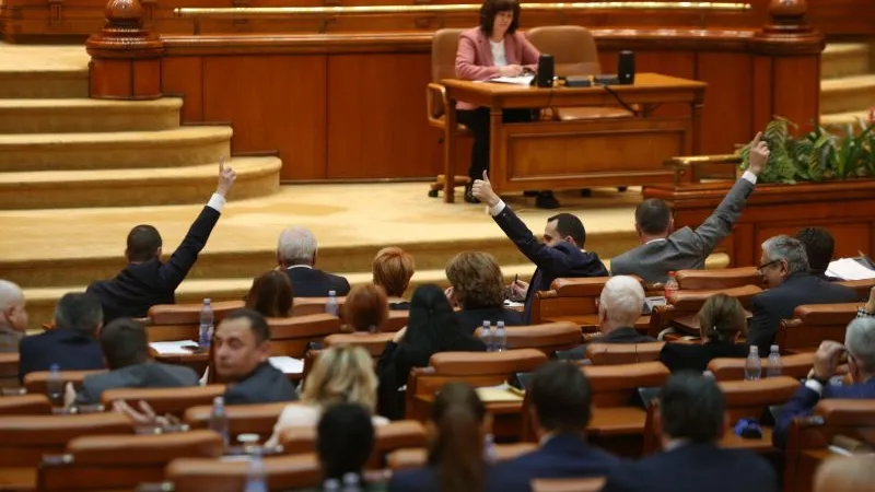 USR PLUS a decis să voteze prima moțiune de cenzură care ajunge la vot. Foto Inquam Photos/Octav Ganea