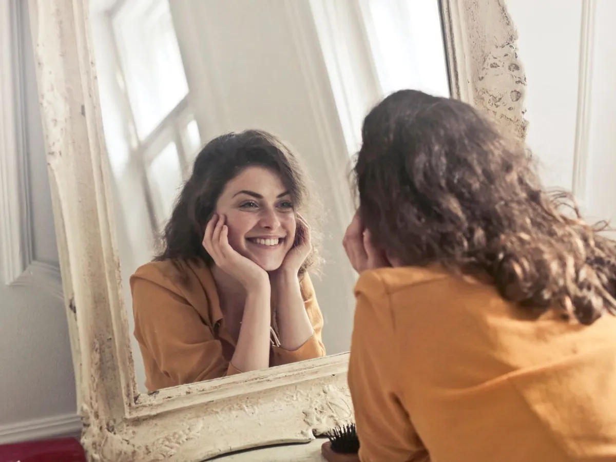 Fată veselă - Foto: Pexels (Imagine cu rol ilustrativ)